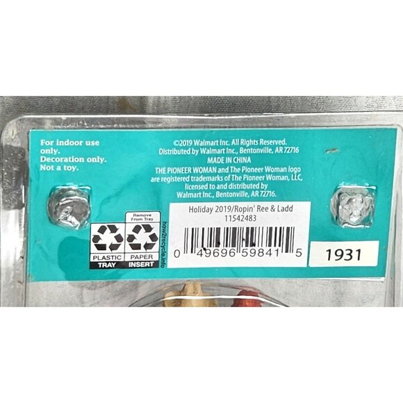 The Pioneer Woman Ropin’ Red & Ladd Holiday 2019 Figurine Festive Holiday Decor - Picture 5 of 6